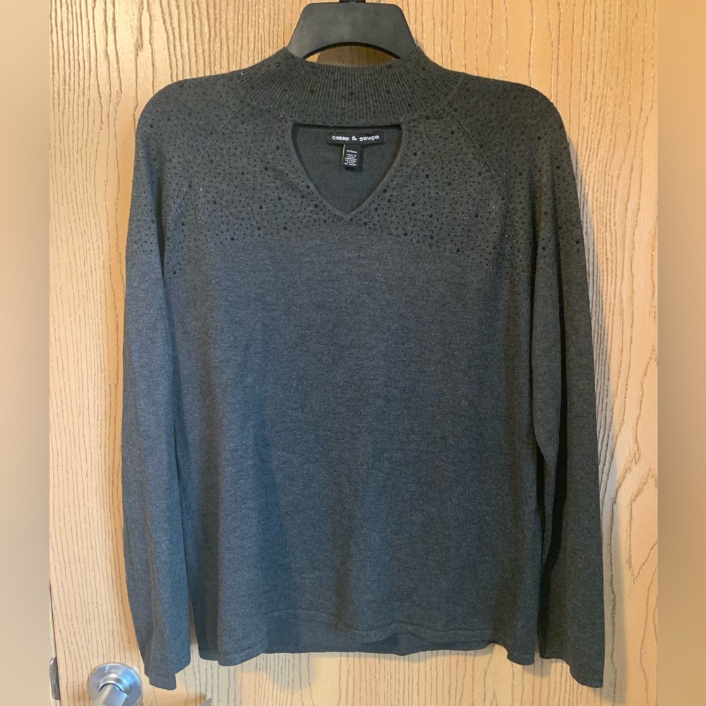 Cable & Gauge V-Neck Gray Sweater Soft Knit